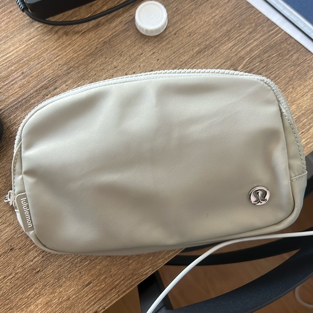 NWT Lululemon Everywhere Belt Bag 1L in Light Sage/Beige